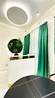 New green Horse Hotel
