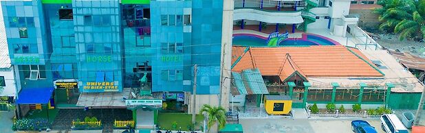 New green Horse Hotel