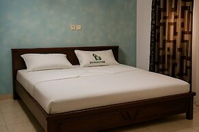New green Horse Hotel