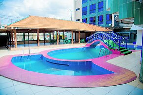 New green Horse Hotel