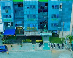 New green Horse Hotel