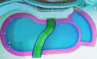New green Horse Hotel