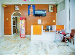 New green Horse Hotel