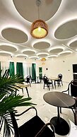 New green Horse Hotel