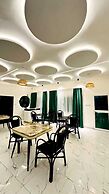 New green Horse Hotel