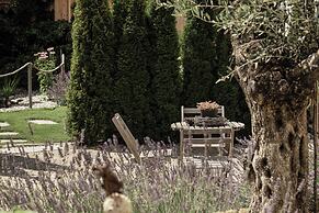 Amolaris Garden Loges & Guesthouse