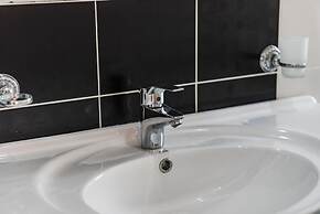 Amazing Canvas by the Sea Free Parking