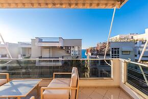 Amazing Canvas by the Sea Free Parking