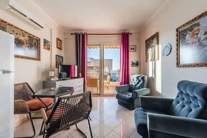 Amazing Canvas by the Sea Free Parking