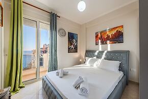 Amazing Canvas by the Sea Free Parking