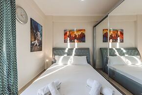 Amazing Canvas by the Sea Free Parking