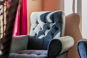 Amazing Canvas by the Sea Free Parking