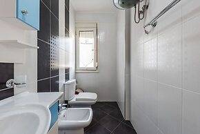 Amazing Canvas by the Sea Free Parking