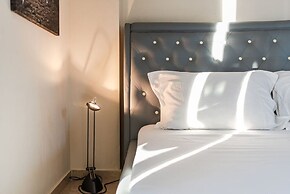 Amazing Canvas by the Sea Free Parking