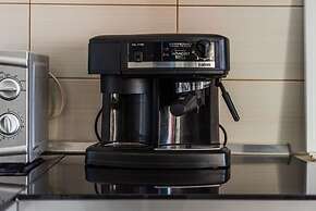 Amazing Canvas by the Sea Free Parking