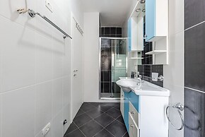 Amazing Canvas by the Sea Free Parking