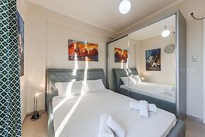 Amazing Canvas by the Sea Free Parking