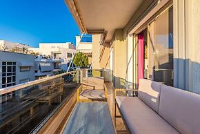 Amazing Canvas by the Sea Free Parking