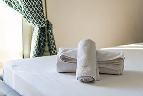 Amazing Canvas by the Sea Free Parking