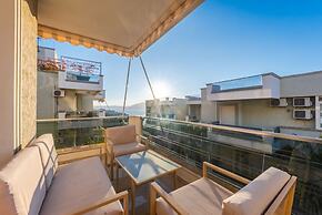 Amazing Canvas by the Sea Free Parking