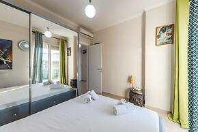 Amazing Canvas by the Sea Free Parking