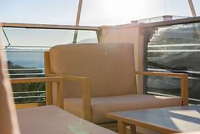 Amazing Canvas by the Sea Free Parking