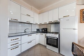 Amazing Canvas by the Sea Free Parking