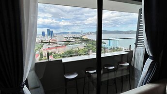 Stunning Ocean View Apartment in FLC Sea Tower