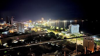 Stunning Ocean View Apartment in FLC Sea Tower