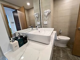 Stunning Ocean View Apartment in FLC Sea Tower