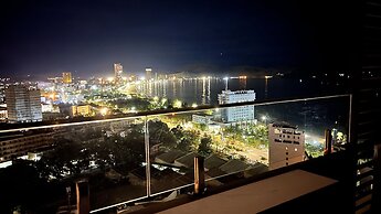 Stunning Ocean View Apartment in FLC Sea Tower