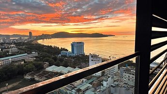 Stunning Ocean View Apartment in FLC Sea Tower