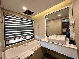 Stunning Ocean View Apartment in FLC Sea Tower