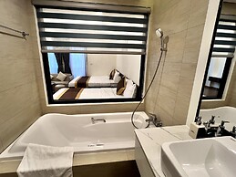 Stunning Ocean View Apartment in FLC Sea Tower