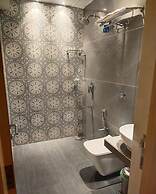 MAJESTIC SUITES BOUTIQUE HOTEL