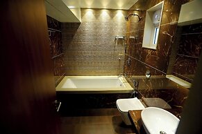 MAJESTIC SUITES BOUTIQUE HOTEL