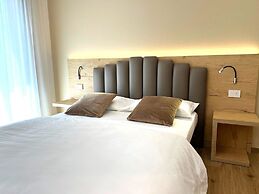 Bernina Suites -2min walk to Bernina Exp