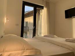 Bernina Suites -2min walk to Bernina Exp