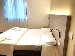 Bernina Suites -2min walk to Bernina Exp