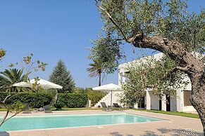 Tenuta Ricco Mono With Pool And Garden