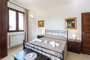 Tenuta Ricco Mono With Pool And Garden