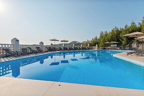 Arya Hotel
