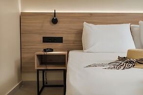 Arya Hotel