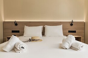 Arya Hotel