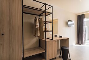 Arya Hotel