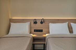 Arya Hotel