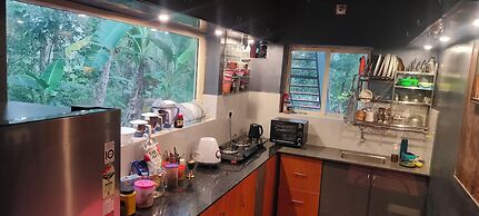Makam Holiday Home