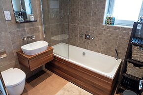 3br-sleeps6-parking-garden-citycentre