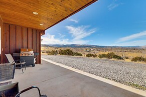 3 Mi to Trails: Secluded Eagar Cabin w/ Mtn Views!
