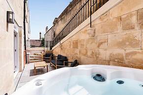 Former Wine Vaults With Hot Tub Private Courtyard